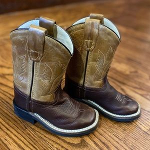 Toddler size 6.5 cowboy boots. Brown.